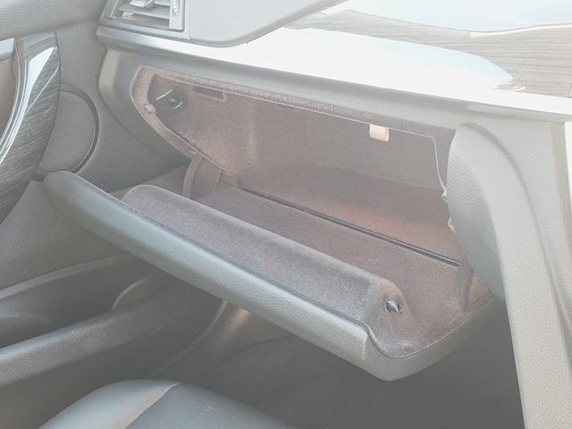 3シリーズ 320iラグジュアリー ワンオーナー 黒革パワーシート 前席シートヒーター クルコン ナビ Bluetooth USB接続 バックカメラ HIDオートライト ドラレコ プッシュスタート 17インチアルミ アイドリングストップ(44枚目)