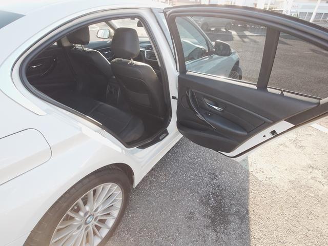 3シリーズ 320iラグジュアリー ワンオーナー 黒革パワーシート 前席シートヒーター クルコン ナビ Bluetooth USB接続 バックカメラ HIDオートライト ドラレコ プッシュスタート 17インチアルミ アイドリングストップ(46枚目)