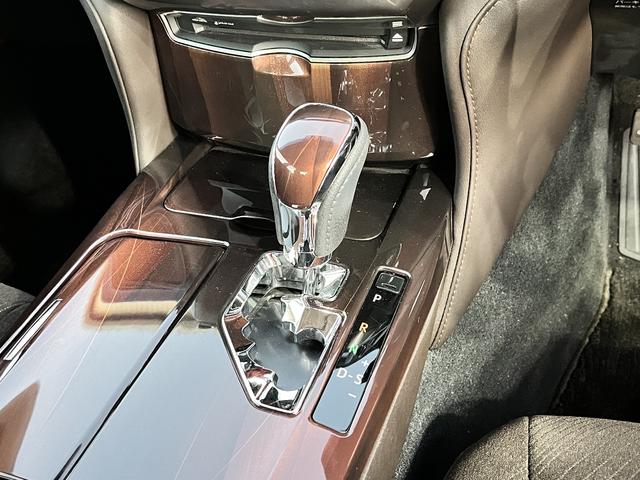 クラウン ロイヤルサルーン クルコン パワーシート メーカーナビ フルセグTV Bluetoothオーディオ DVDビデオ再生 ミュージックサーバー ステリモ バックカメラ ビルトインETC HIDオートライト フォグランプ(31枚目)