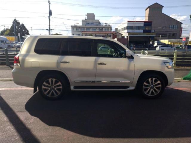TOYOTA LAND CRUISER ZX | 2017 | PEARL WHITE | 104659 km TOYOTA LAND CRUISER ZX | 2017 | PEARL WHITE | 104659 km