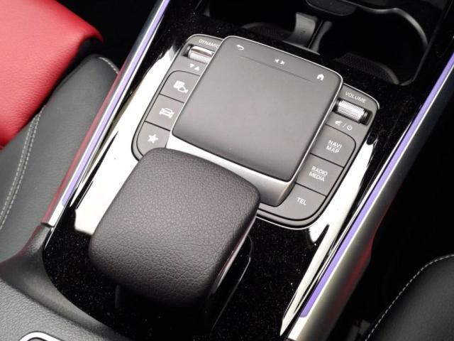 GLB GLB200d 4マチック AMGライン サンルーフ1オナ革シート12セグMナビ全方位カメLEDライト(20枚目)
