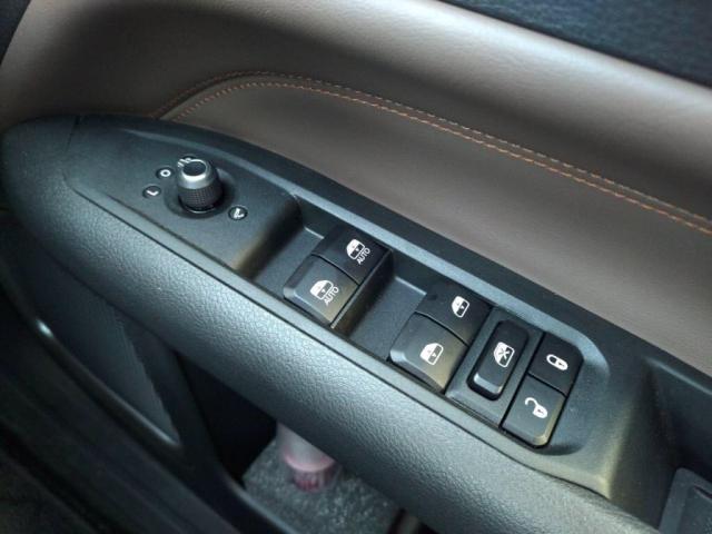 ジープ・コマンダー リミテッド　１オナ１２セグＳＤナビ全方位カメラＬＥＤライトＥＴＣ衝突軽減（14枚目）