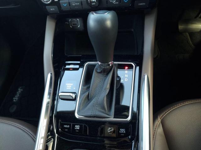 ジープ・コマンダー リミテッド　１オナ１２セグＳＤナビ全方位カメラＬＥＤライトＥＴＣ衝突軽減（17枚目）