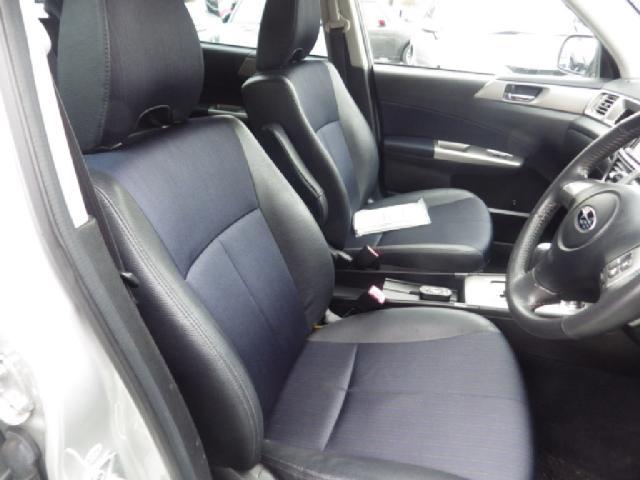 2.5i-S 4WD 12セグHDナビHIDキーフリETCク(11枚目)