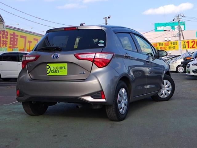 便利な５ドア、チョット大き目の買い物をしたとき、リアシートをアレンジすることでたっぷりとした荷物空間が出来ます。