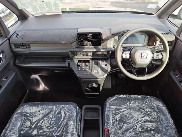 ステップワゴン ｅＨＥＶスパーダプレミアムラインブラックエディション　登録済未使用車　両ＡドアＬＥＤライト電動Ｒゲート衝突軽減Ｂ（3枚目）