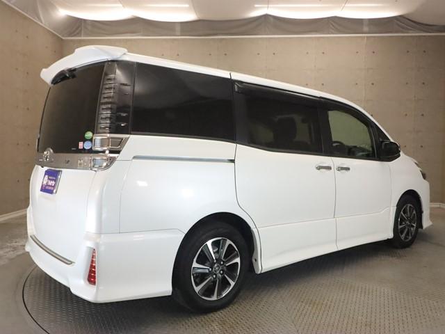 ヴォクシー ＺＳ　煌　メモリーナビ　後席フリップダウンモニター　両側パワースライドドア　フルセグ　バックカメラ　ＥＴＣ２．０　ＬＥＤヘッドランプ　オートハイビーム　車線逸脱警報　衝突被害軽減システム　ワイパーデアイサー（2枚目）