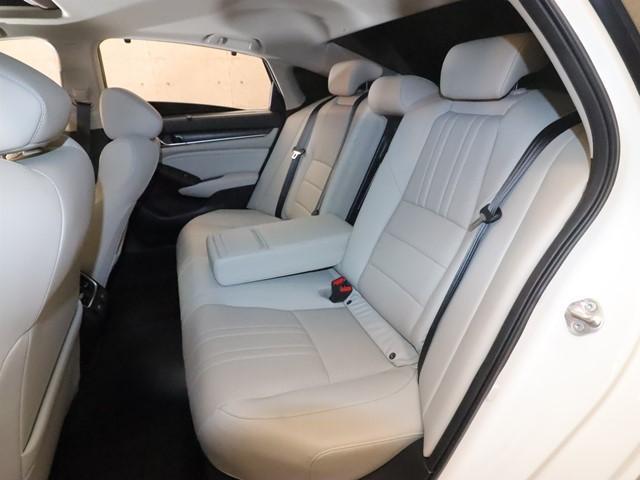 アコード ＥＸ　ホンダセンシング　サンルーフ　メモリーナビ　フルセグ／Ｂｌｕｅｔｏｏｔｈ対応　ＨＵＤ　バックカメラ　本革シート　ＥＴＣ　ＬＥＤヘッドランプ　スマートキー　シートヒーター　ブラインドスポットモニター（16枚目）