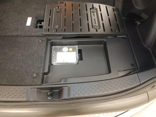 シエンタ ハイブリッドG クエロ 7人乗り メモリーナビ 衝突被害軽減システム レーンアシスト 両側パワースライドドア フルセグ/Bluetooth対応 バックカメラ ETC2.0 スマートキー アルミホイール 記録簿(14枚目)