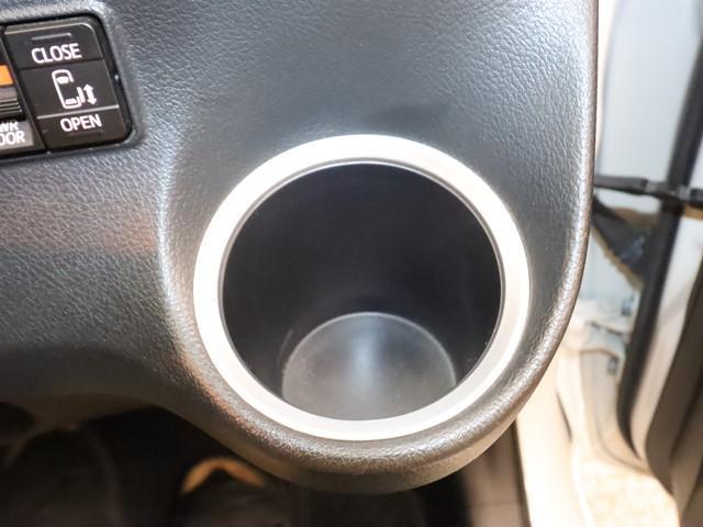 シエンタ ハイブリッドG クエロ 7人乗り メモリーナビ 衝突被害軽減システム レーンアシスト 両側パワースライドドア フルセグ/Bluetooth対応 バックカメラ ETC2.0 スマートキー アルミホイール 記録簿(28枚目)