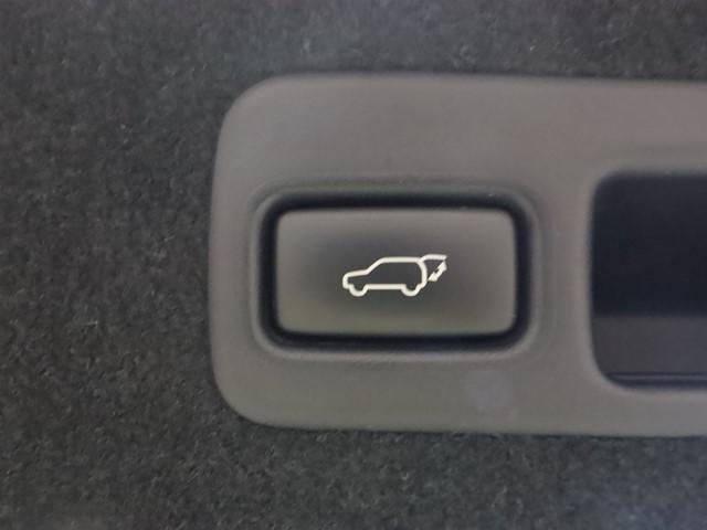 ハリアー プレミアム　セーフティセンスＰ　メモリーナビ　フルセグ／ＤＶＤ／Ｂｌｕｅｔｏｏｔｈ対応　前後ドライブレコーダー　バックカメラ　電動バックドア　ＥＴＣ車載器　ＬＥＤヘッドランプ　スマートキー　電動シート（17枚目）