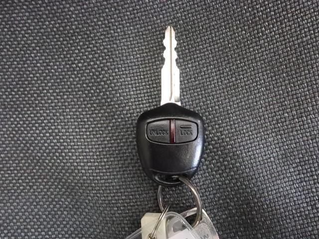 デイズ S エマージェンシーブレーキ ETC車載器 キーレスエントリー CDプレーヤー アイドリングストップ 横滑り防止装置 Wエアバッグ ABS 衝突安全ボディ プライバシーガラス 記録簿(20枚目)