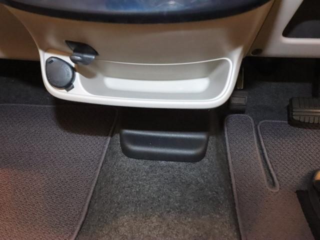 デイズ S エマージェンシーブレーキ ETC車載器 キーレスエントリー CDプレーヤー アイドリングストップ 横滑り防止装置 Wエアバッグ ABS 衝突安全ボディ プライバシーガラス 記録簿(27枚目)