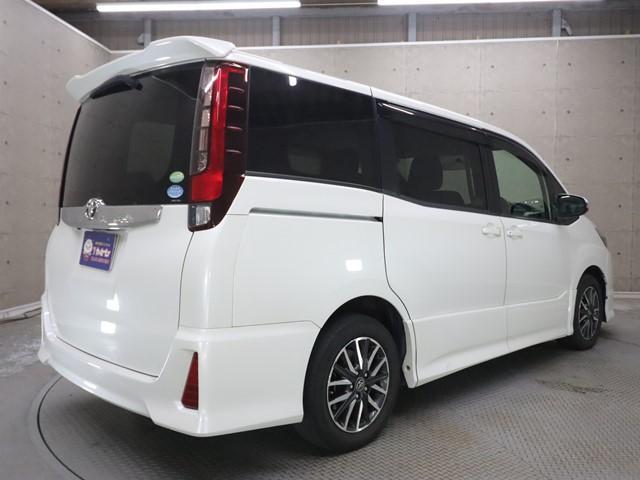 ノア Si 7人乗り メモリーナビ 両側パワースライド フルセグ/DVD/Bluetooth対応 バックカメラ ETC スマートキー ワイパーデアイサー アイドリングストップ 純正アルミホイール 記録簿(3枚目)
