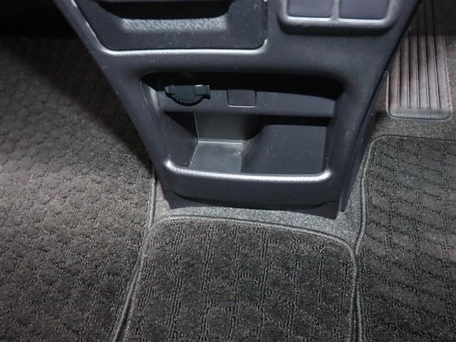 ノア Si 7人乗り メモリーナビ 両側パワースライド フルセグ/DVD/Bluetooth対応 バックカメラ ETC スマートキー ワイパーデアイサー アイドリングストップ 純正アルミホイール 記録簿(28枚目)