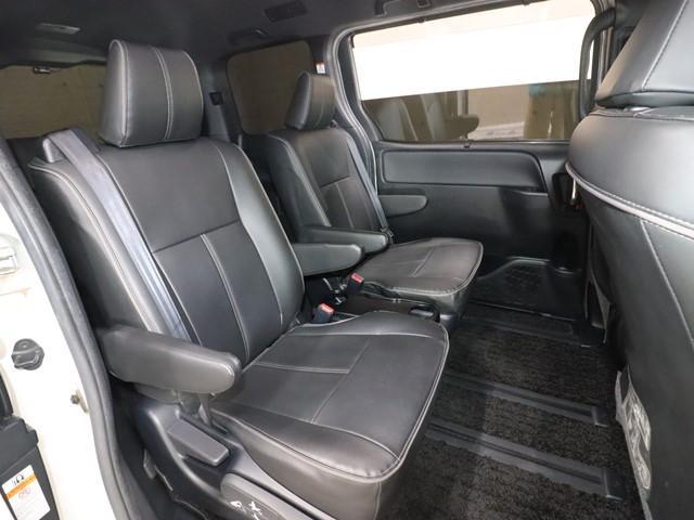 ノア ハイブリッドSi ダブルバイビーII 7人乗り セーフティセンス モデリスタエアロ 10インチナビ 後席フリップダウンモニター 両側電動スライドドア フルセグ/Bluetooth バックカメラ LEDヘッドランプ スマートキー ETC(7枚目)