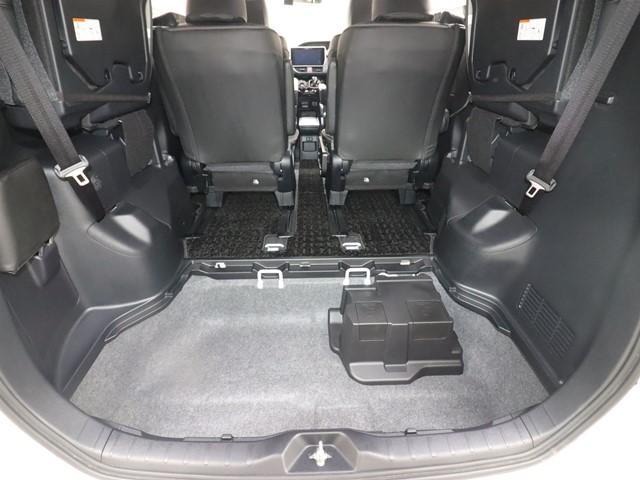 ノア ハイブリッドSi ダブルバイビーII 7人乗り セーフティセンス モデリスタエアロ 10インチナビ 後席フリップダウンモニター 両側電動スライドドア フルセグ/Bluetooth バックカメラ LEDヘッドランプ スマートキー ETC(20枚目)