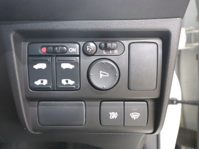 フリード フレックスi エアロ 5人乗り HDDナビ 両側電動スライドドア ワンセグ/DVD対応 バックカメラ ETC車載器 HIDヘッドライト スマートキー オートエアコン 純正アルミホイール 記録簿(21枚目)