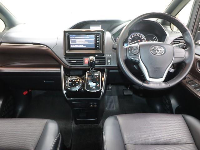 エスクァイア Gi 7人乗り メモリーナビ 後席フリップダウンモニター フルセグ/Bluetooth 両側電動スライド バックカメラ ETC LEDヘッドランプ スマートキー コーナーセンサー オートマチックハイビーム(4枚目)