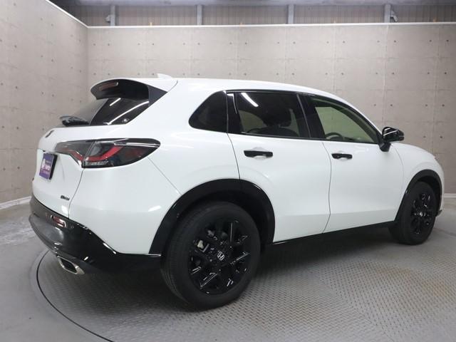 ＺＲ－Ｖ ｅ：ＨＥＶ　Ｚ特別仕様車ブラックスタイル　ホンダセンシング　９インチワイドディスプレイナビ　電動リアゲート　フルセグ　全方位モニター　本革シート　ＥＴＣ２．０車載器　ＬＥＤヘッドランプ　スマートキー　電動シート　シートヒーター（3枚目）