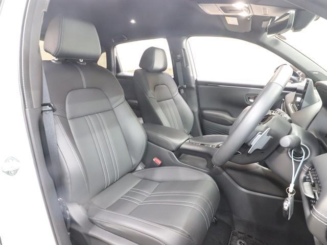 ＺＲ－Ｖ ｅ：ＨＥＶ　Ｚ特別仕様車ブラックスタイル　ホンダセンシング　９インチワイドディスプレイナビ　電動リアゲート　フルセグ　全方位モニター　本革シート　ＥＴＣ２．０車載器　ＬＥＤヘッドランプ　スマートキー　電動シート　シートヒーター（5枚目）