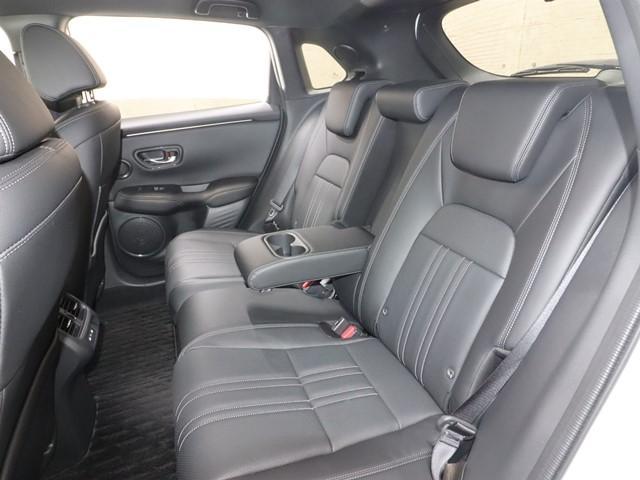 ＺＲ－Ｖ ｅ：ＨＥＶ　Ｚ特別仕様車ブラックスタイル　ホンダセンシング　９インチワイドディスプレイナビ　電動リアゲート　フルセグ　全方位モニター　本革シート　ＥＴＣ２．０車載器　ＬＥＤヘッドランプ　スマートキー　電動シート　シートヒーター（12枚目）