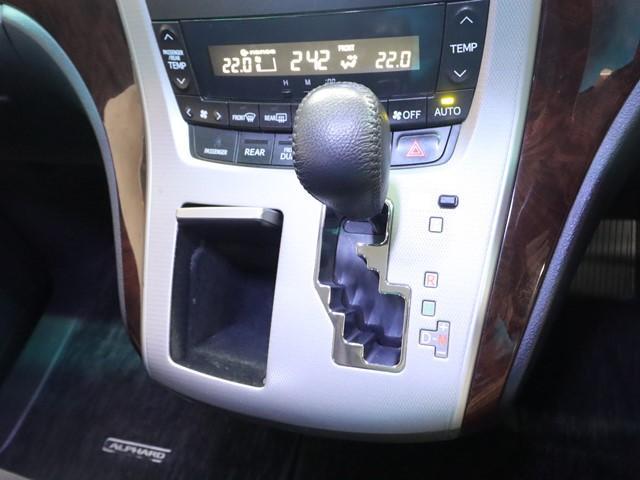 アルファード ２４０Ｓ　８インチＨＤＤナビ　両側電動スライドドア　フルセグ　バックカメラ　後席モニター　ＥＴＣ車載器　ＨＩＤヘッドライト　スマートキー　コーナーセンサー（24枚目）