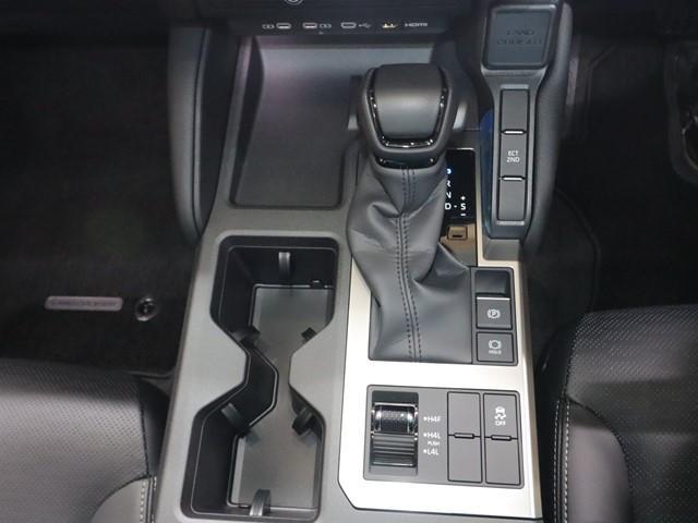 ランドクルーザー２５０ ＶＸ　セーフティセンス　１２．３インチディスプレイオーディオ　電動リアゲート　フルセグ　ＥＴＣ２．０車載器　サンルーフ　全方位モニター　ＬＥＤヘッドランプ　スマートキー　電動シート　４ＷＤ（28枚目）