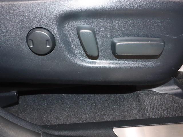 ハリアー プレミアム　セーフティセンス　９インチナビ　フルセグ　バックカメラ　サンルーフ　電動バックドア　ＥＴＣ２．０車載器　ＬＥＤヘッドランプ　スマートキー　アイドリングストップ（6枚目）