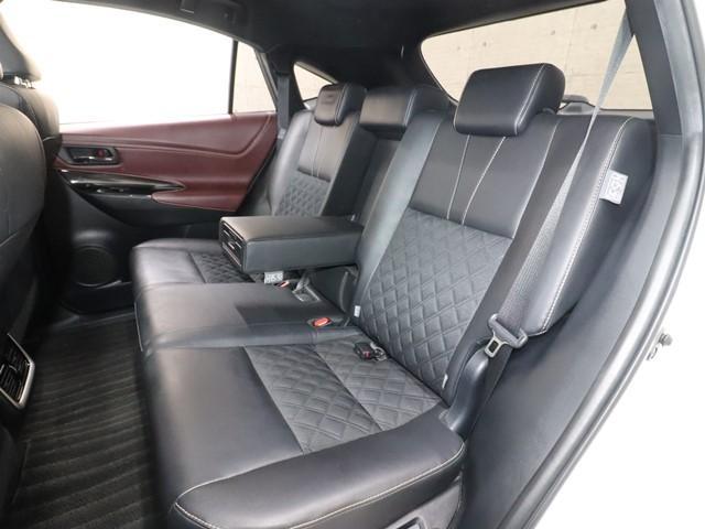 ハリアー プレミアム　セーフティセンス　９インチナビ　フルセグ　バックカメラ　サンルーフ　電動バックドア　ＥＴＣ２．０車載器　ＬＥＤヘッドランプ　スマートキー　アイドリングストップ（12枚目）