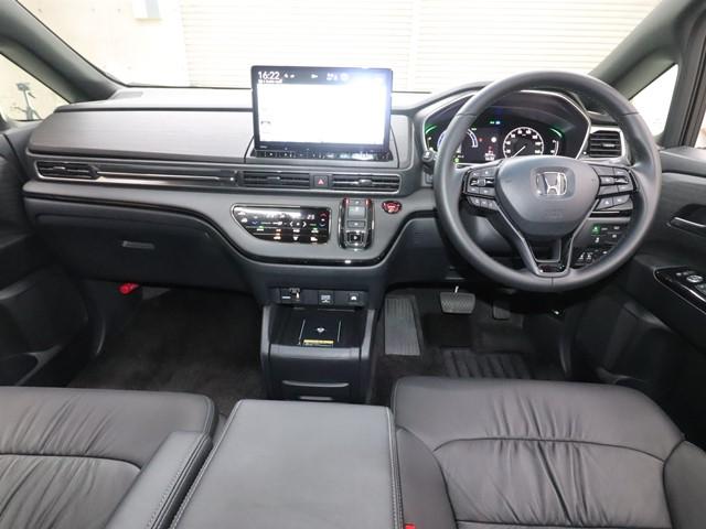 オデッセイハイブリッド ｅ：ＨＥＶアブソルート・ＥＸブラックエディション　ワンオーナー　禁煙車　全方位モニター　両側電動スライド　電動リアゲート　フルセグ　ＬＥＤヘッドランプ　スマートキー　電動シート　ＥＴＣ　コーナーセンサー　置くだけ充電　ブラインドスポットモニター（3枚目）