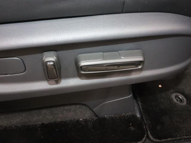 オデッセイハイブリッド ｅ：ＨＥＶアブソルート・ＥＸブラックエディション　ワンオーナー　禁煙車　全方位モニター　両側電動スライド　電動リアゲート　フルセグ　ＬＥＤヘッドランプ　スマートキー　電動シート　ＥＴＣ　コーナーセンサー　置くだけ充電　ブラインドスポットモニター（5枚目）