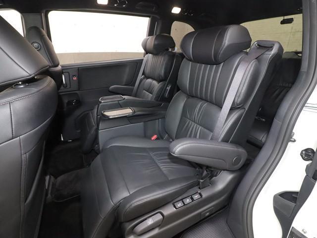 オデッセイハイブリッド ｅ：ＨＥＶアブソルート・ＥＸブラックエディション　ワンオーナー　禁煙車　全方位モニター　両側電動スライド　電動リアゲート　フルセグ　ＬＥＤヘッドランプ　スマートキー　電動シート　ＥＴＣ　コーナーセンサー　置くだけ充電　ブラインドスポットモニター（10枚目）