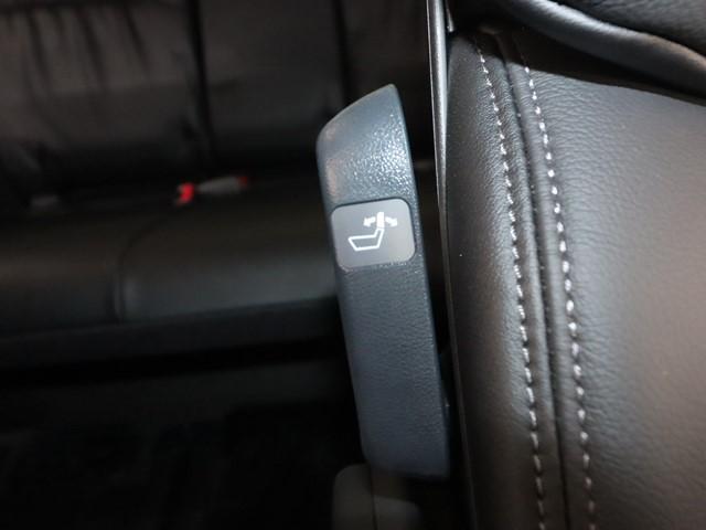 オデッセイハイブリッド ｅ：ＨＥＶアブソルート・ＥＸブラックエディション　ワンオーナー　禁煙車　全方位モニター　両側電動スライド　電動リアゲート　フルセグ　ＬＥＤヘッドランプ　スマートキー　電動シート　ＥＴＣ　コーナーセンサー　置くだけ充電　ブラインドスポットモニター（13枚目）