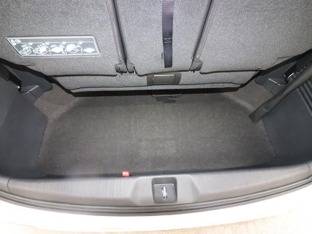 オデッセイハイブリッド ｅ：ＨＥＶアブソルート・ＥＸブラックエディション　ワンオーナー　禁煙車　全方位モニター　両側電動スライド　電動リアゲート　フルセグ　ＬＥＤヘッドランプ　スマートキー　電動シート　ＥＴＣ　コーナーセンサー　置くだけ充電　ブラインドスポットモニター（18枚目）