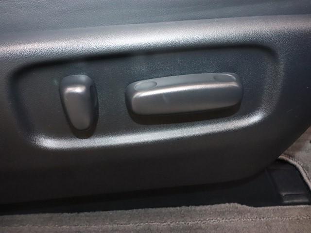 エスティマ アエラス　プレミアムエディション　７人乗り　８インチＨＤＤナビ　両側電動スライド　電動シート　フルセグ／ＤＶＤ／Ｂｌｕｅｔｏｏｔｈ　バックカメラ　ＥＴＣ　ＨＩＤヘッドライト　スマートキー　クルーズコントロール　後席オットマンシート（6枚目）