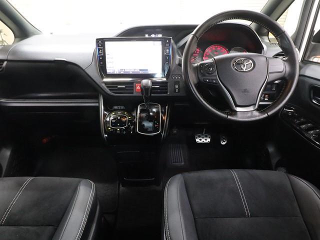 ヴォクシー ＺＳ　Ｇ’ｓ　７人乗り　１０インチメモリーナビ　片側電動スライド　衝突被害軽減システム　後席フリップダウンモニター　フルセグ　バックカメラ　ＥＴＣ　ＬＥＤヘッドランプ　スマートキー　アイドリングストップ　記録簿（4枚目）