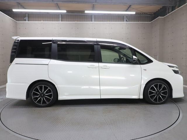 ヴォクシー ＺＳ　Ｇ’ｓ　７人乗り　１０インチメモリーナビ　片側電動スライド　衝突被害軽減システム　後席フリップダウンモニター　フルセグ　バックカメラ　ＥＴＣ　ＬＥＤヘッドランプ　スマートキー　アイドリングストップ　記録簿（31枚目）