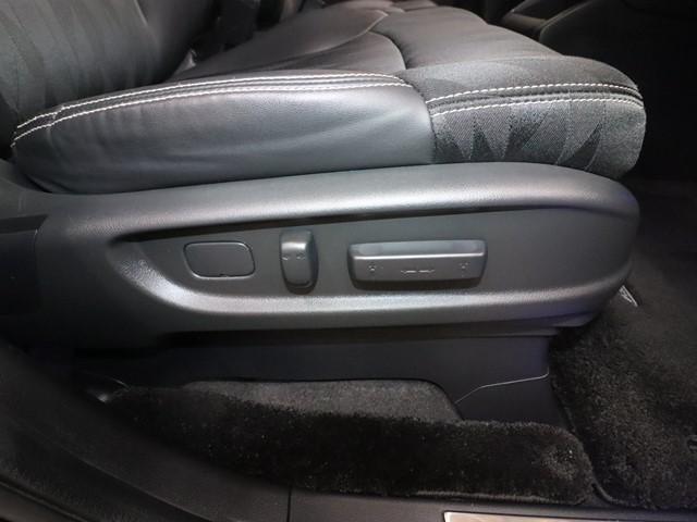 オデッセイハイブリッド ハイブリッドアブソルート・EXホンダセンシング 7人乗り メモリーナビ 両側電動スライド 衝突被害軽減システム フルセグ/Bluetooth 全方位カメラ LEDライト 電動シート シートヒーター 後席モニター 車線逸脱警報 コーナーセンサー(5枚目)