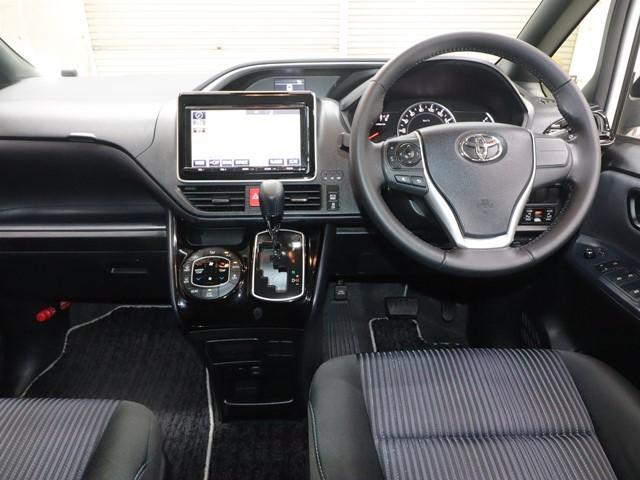 ヴォクシー ＺＳ　煌ＩＩ　８人乗り　ワンオーナー　９インチメモリーナビ　衝突被害軽減システム　両側電動スライド　フルセグ／ＤＶＤ／Ｂｌｕｅｔｏｏｔｈ　バックカメラ　ＥＴＣ　ＬＥＤヘッドランプ　スマートキー　アイドリングストップ（4枚目）