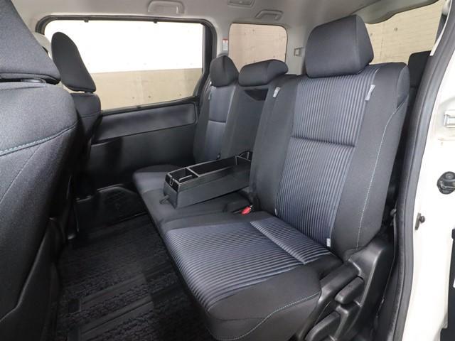 ヴォクシー ＺＳ　煌ＩＩ　８人乗り　ワンオーナー　９インチメモリーナビ　衝突被害軽減システム　両側電動スライド　フルセグ／ＤＶＤ／Ｂｌｕｅｔｏｏｔｈ　バックカメラ　ＥＴＣ　ＬＥＤヘッドランプ　スマートキー　アイドリングストップ（11枚目）