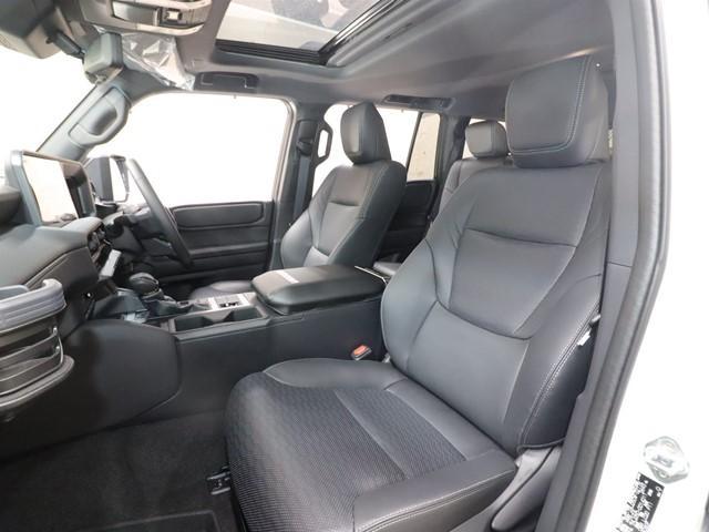 ランドクルーザー250 VX ワンオーナー モデリスタエアロ サンルーフ メモリーナビ 電動リアゲート フルセグ ETC2.0 LEDヘッドランプ スマートキー 電動シート 4WD 全方位モニター バックカメラ クリアランスソナー(12枚目)