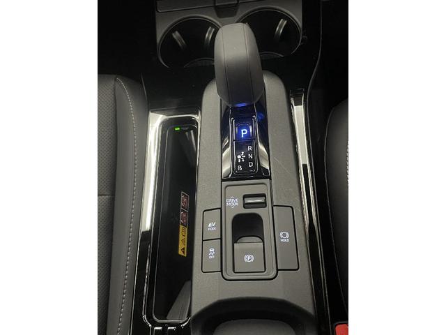 プリウス Z サンルーフ 純正12.3インチディスプレイナビ フルセグ 全方位モニター バックカメラ 衝突被害軽減ブレーキ レーンアシスト 電動リアゲート アダプティブクルーズ シートベンチレーション ETC2.0(26枚目)