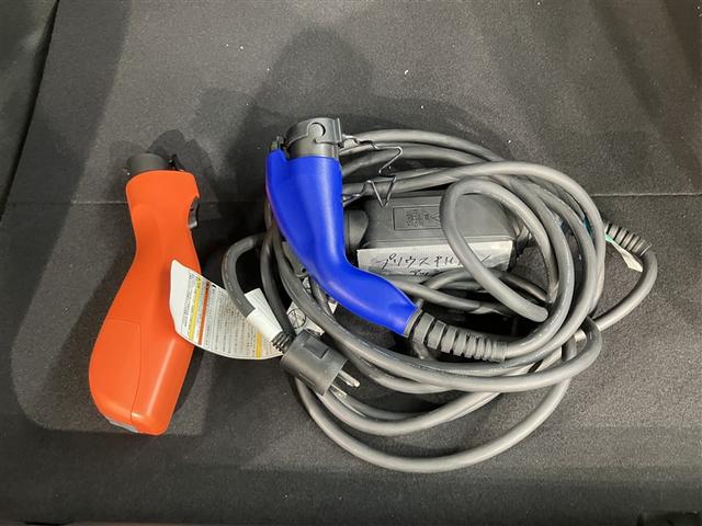 プリウス G 全周囲カメラ付メモリーナビ シートヒーター Bluetooth 前後ドラレコ 追従クルコン ブラインドスポットM レーンキープA 衝突軽減・横滑り&盗難防止装置 ETC 全国トヨタ店対応ロングラン保証(25枚目)