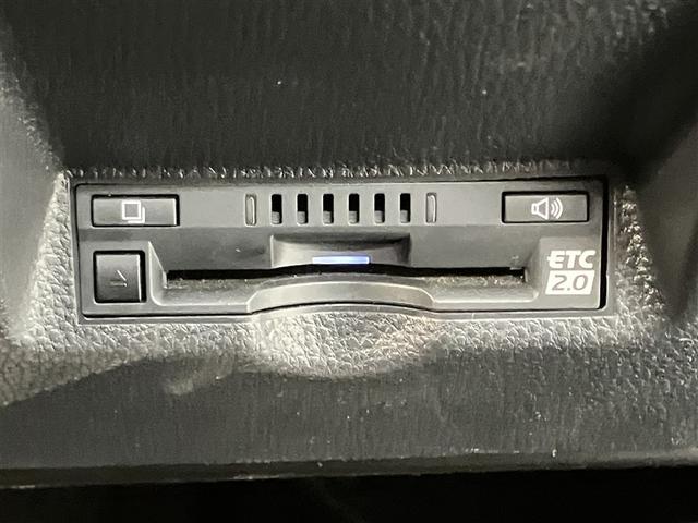 ヤリス ハイブリッドＺ　ＰＣＳ　整備記録簿　ＤＶＤ　Ｂカメラ　ドラレコ付　ナビ付　ＬＥＤランプ　スマキー　ＥＴＣ付き　メディアプレイヤー接続　ＶＳＣ　パワステ　１オナ車　クルコン　カーテンエアバック　キーフリー　ＡＢＳ（9枚目）