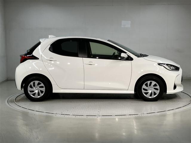 ヤリス ハイブリッドG LEDライト サイドエアバッグ スマートキ ナビ Bモニター ETC車載器 横滑り防止装置 クルコン セキュリティアラーム メディアプレイヤー接続 パワステ 点検記録簿 メモリーナビゲーション ABS(3枚目)