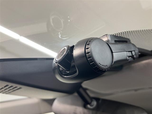 アクア Ｓスタイルブラック　ＡＵＸ端子　記録簿あり　バックモニタ－　ナビＴＶ　イモビライザー　スマートキープッシュスタート　１オーナー　ＥＴＣ付き　Ｗエアバッグ　キーフリ　メモリーナビゲーション　ドラレコ付き　横滑り防止装置付き（9枚目）