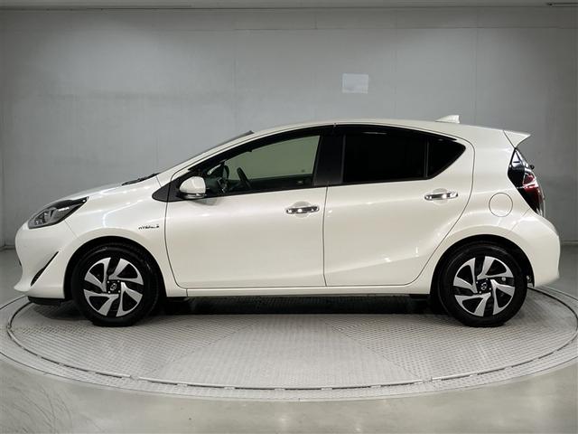 アクア Ｓスタイルブラック　ＡＵＸ端子　バックモニタ－　地デジフルセグ　ナビＴＶ　イモビライザー　ＬＥＤライト　スマートキープッシュスタート　ＥＴＣ付き　Ｗエアバッグ　キーフリ　メモリーナビゲーション　横滑り防止装置付き　ＡＢＳ（2枚目）