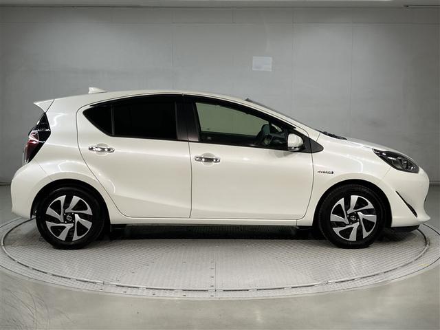 アクア Ｓスタイルブラック　ＡＵＸ端子　バックモニタ－　地デジフルセグ　ナビＴＶ　イモビライザー　ＬＥＤライト　スマートキープッシュスタート　ＥＴＣ付き　Ｗエアバッグ　キーフリ　メモリーナビゲーション　横滑り防止装置付き　ＡＢＳ（3枚目）