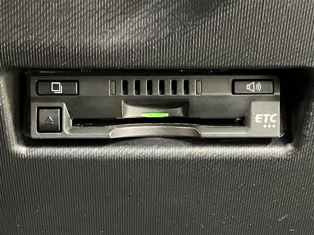 アクア Ｓスタイルブラック　ＡＵＸ端子　バックモニタ－　地デジフルセグ　ナビＴＶ　イモビライザー　ＬＥＤライト　スマートキープッシュスタート　ＥＴＣ付き　Ｗエアバッグ　キーフリ　メモリーナビゲーション　横滑り防止装置付き　ＡＢＳ（8枚目）